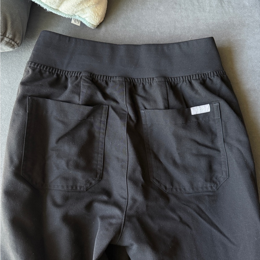 Figs High-Waisted Livingston Basic Scrub Pants - Picture 2 of 4